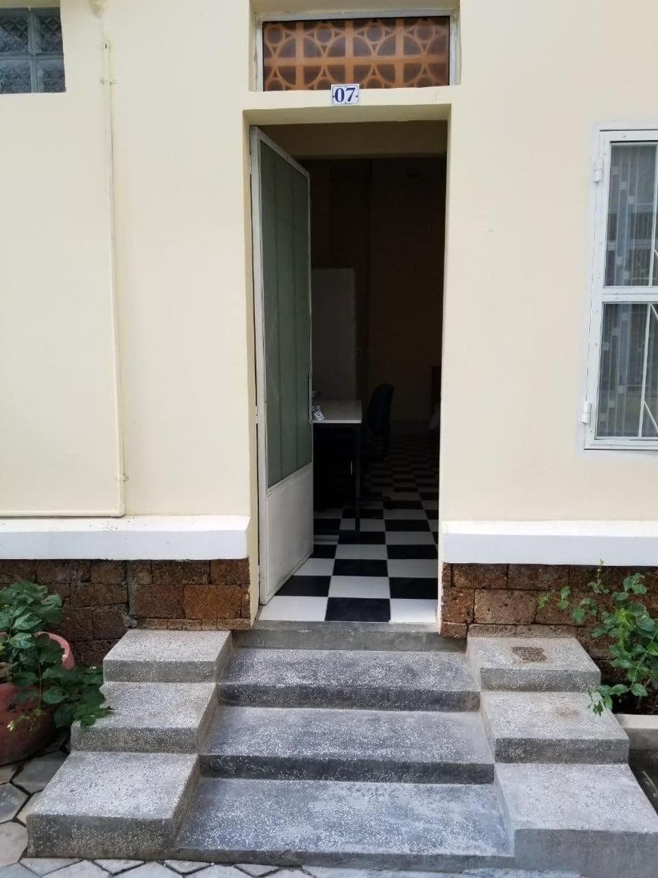 Room 7 - Studio In A Villa 5Mn Walk From The Royal Palace With Swimming Pool Phnom Penh Exterior foto